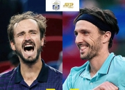 英雄联盟总决赛-达拉斯独行侠险胜丹佛掘金，梅德韦杰夫一己之力扛起全队激烈交锋淘汰赛，强势挺进下一轮的简单介绍