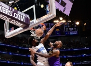 英雄联盟总决赛门票-湖人轻取76人，布克点燃赛场