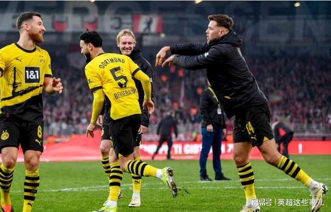 多特蒙德客场险胜,在积分榜上飙升至榜首位置的简单介绍 多特蒙德客场险胜,在积分榜上飙升至榜首位置的简单介绍