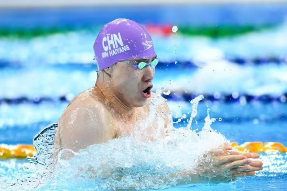 中国游泳运动员夺得金牌,表现出色 中国游泳运动员夺得金牌,表现出色