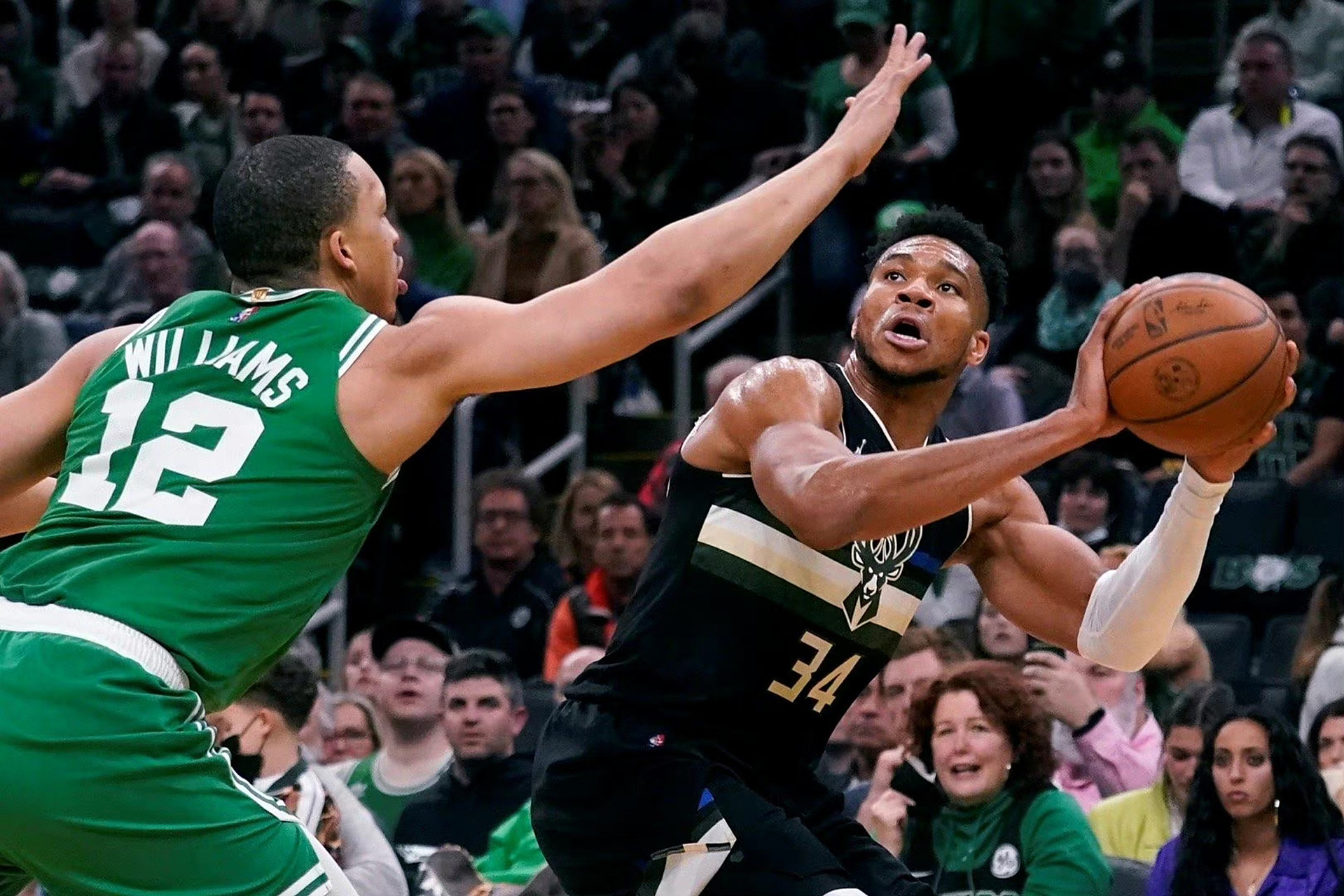 捷克雄鹿主场大胜,继续领跑积分榜的简单介绍 捷克雄鹿主场大胜,继续领跑积分榜的简单介绍