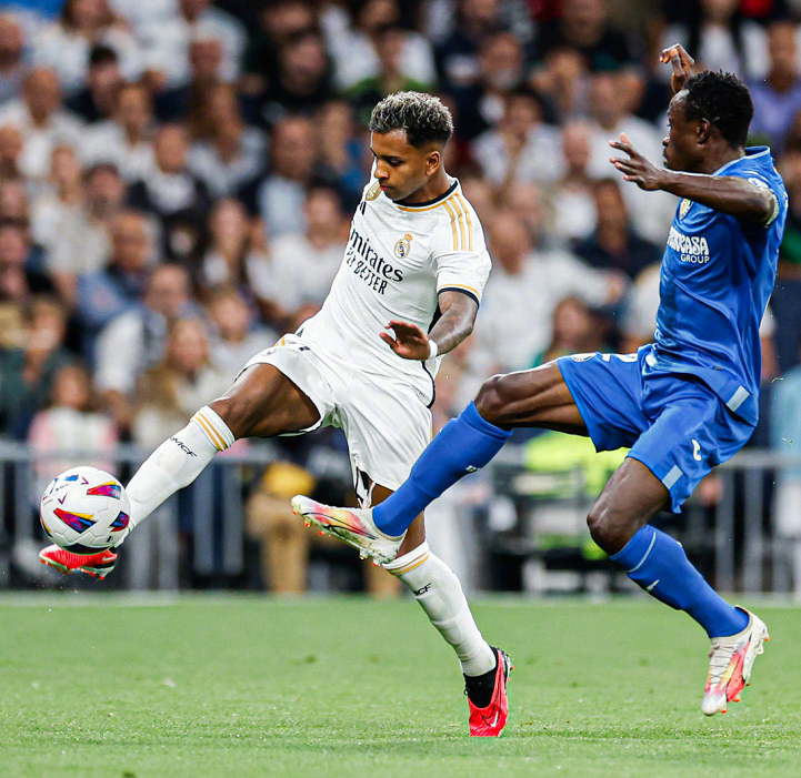 关于马德里胜卢多戈,领跑积分榜的信息 关于马德里胜卢多戈,领跑积分榜的信息