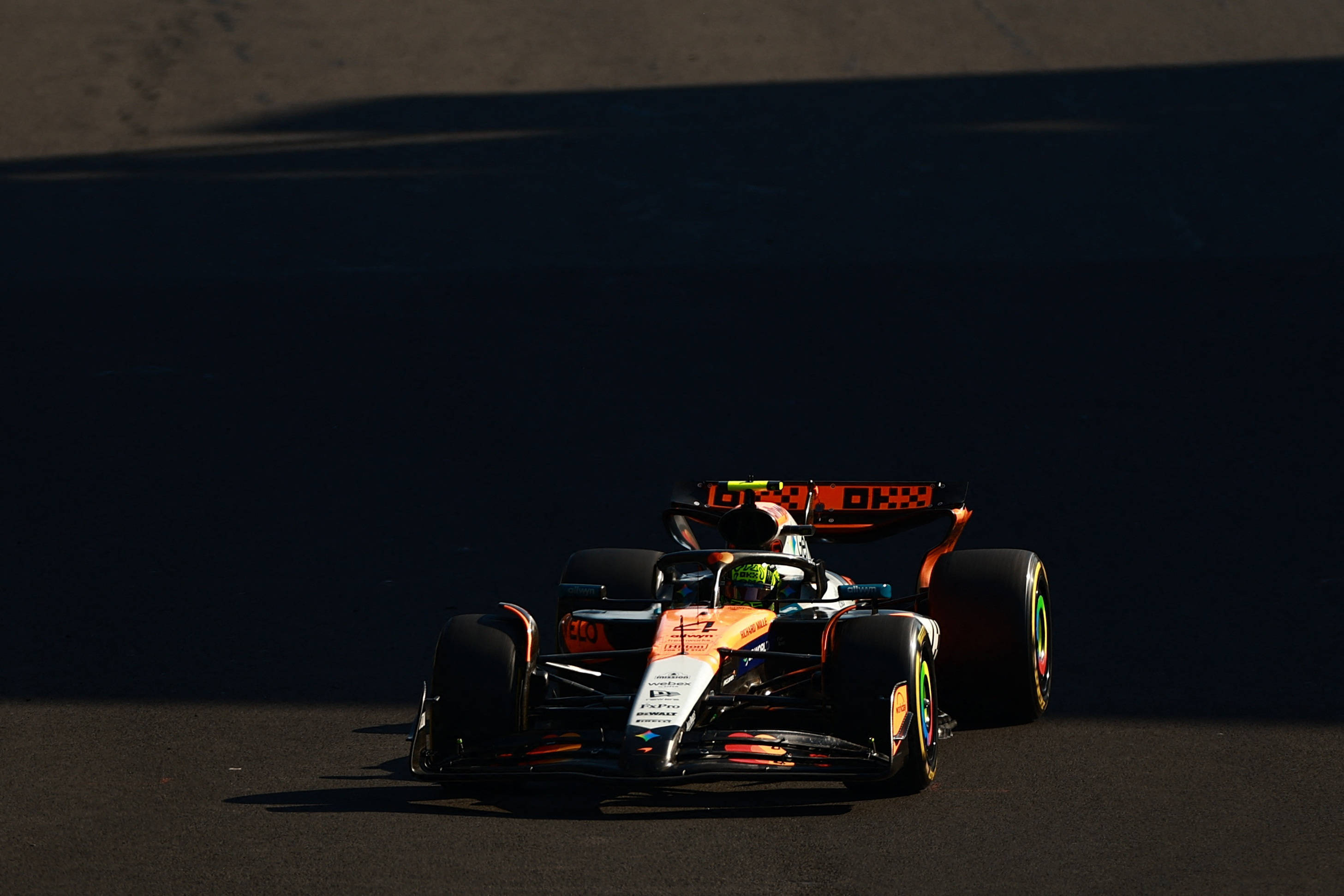 索伯车队碾压红牛二队,诺里斯扛起全队的简单介绍 索伯车队碾压红牛二队,诺里斯扛起全队的简单介绍