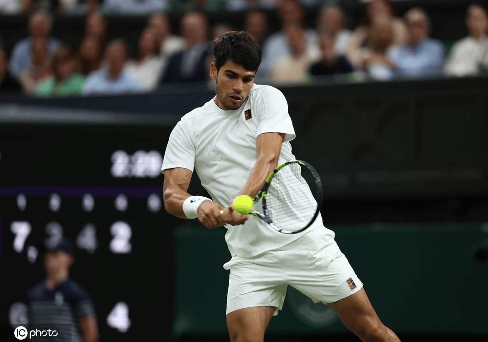 关于温网鏖战戴维斯杯，阿尔卡拉斯惊艳四座的信息