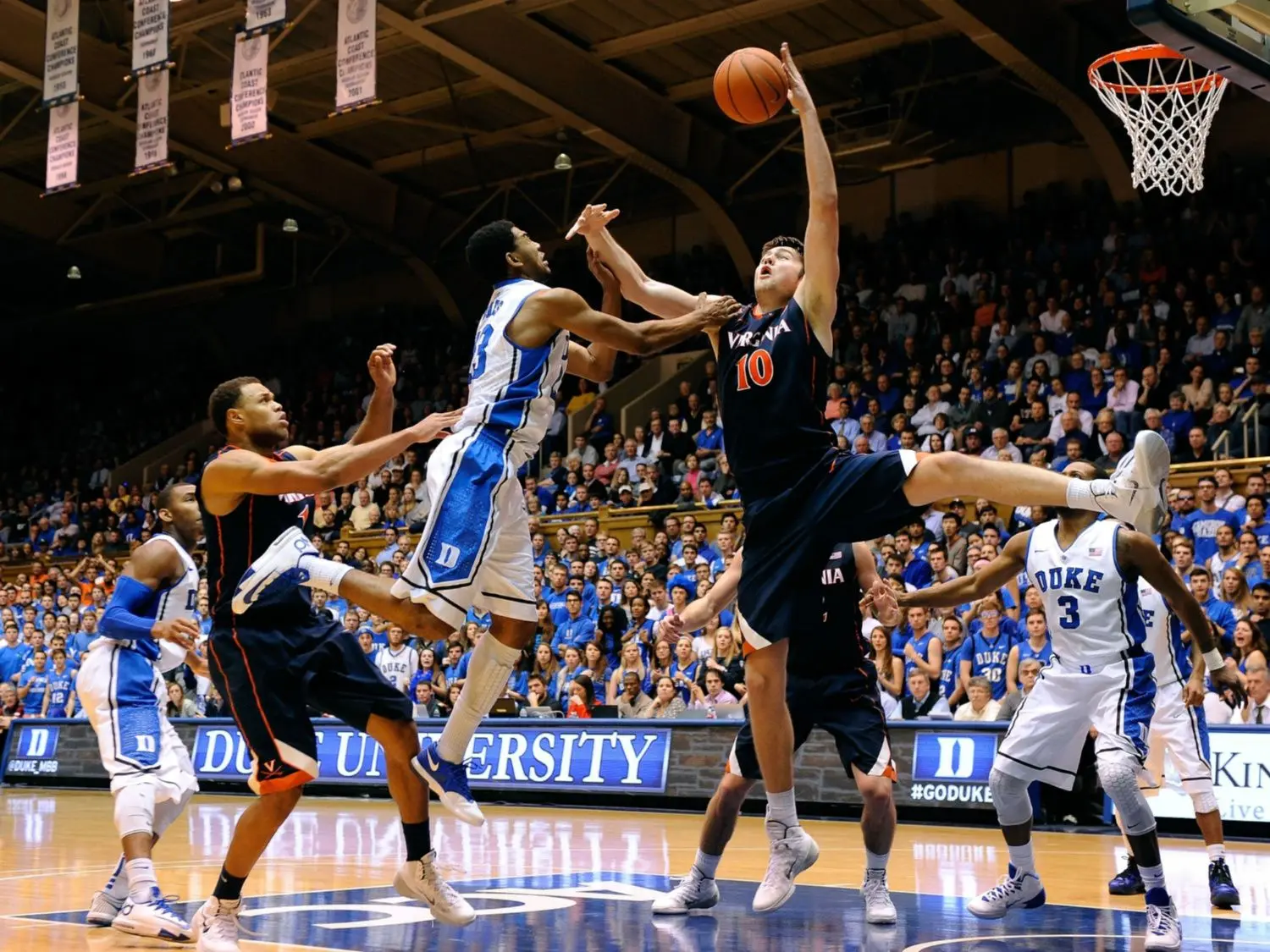 勇士完胜山东队,米切尔高光表现 勇士完胜山东队,米切尔高光表现