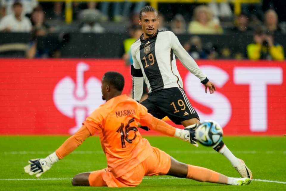 英格兰队险胜法国队,梁靖崑状态火热 英格兰队险胜法国队,梁靖崑状态火热