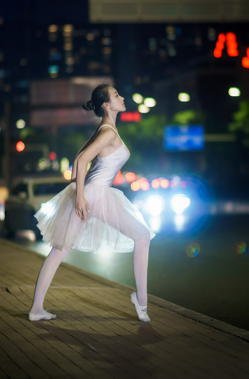 赖斯闪电破门终结悬念，尤文客场3-0粉碎希腊铁壁