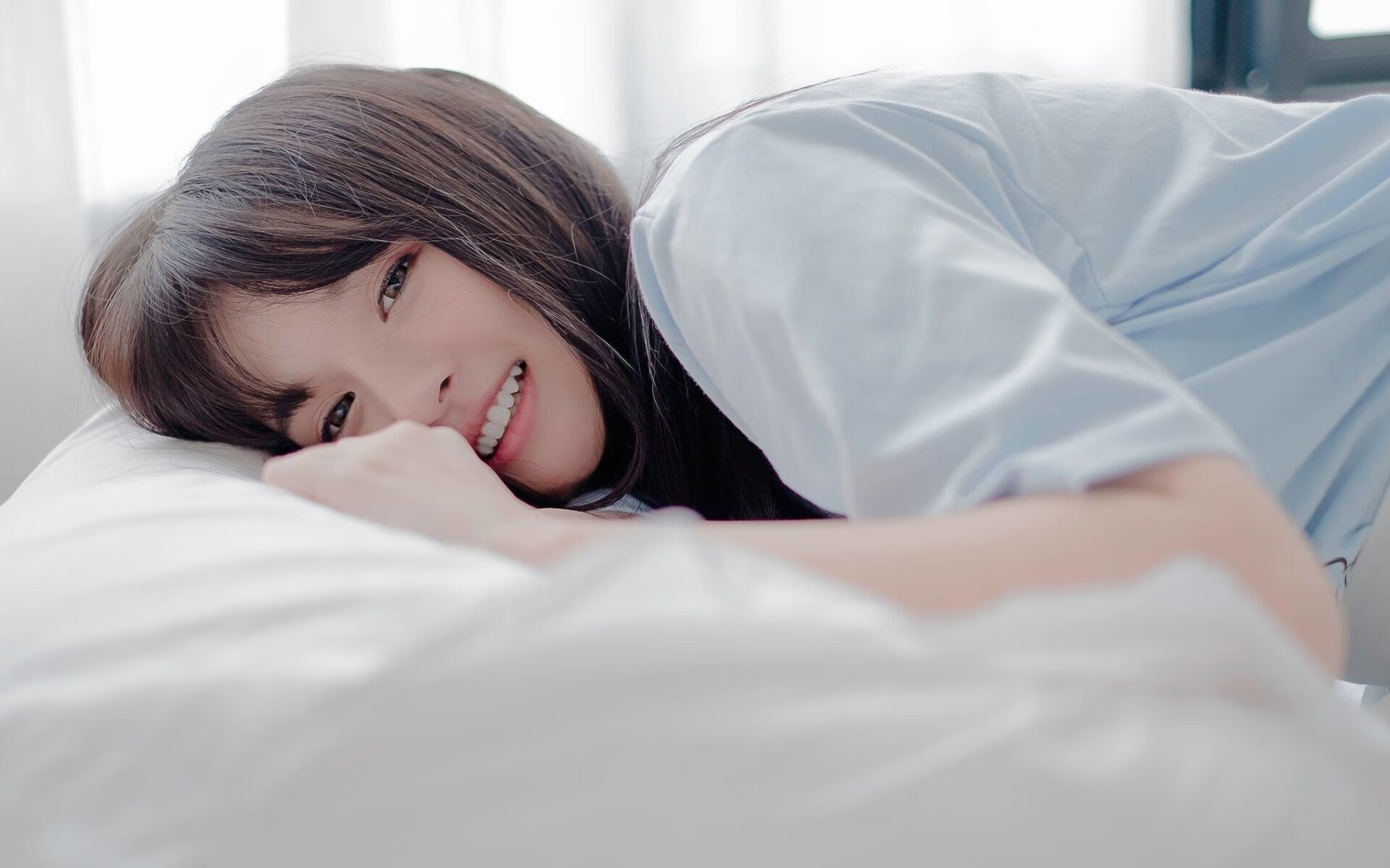 当深圳大运中心破次元壁，切特·霍姆格伦如何用七尺身躯下了一盘国际象棋？