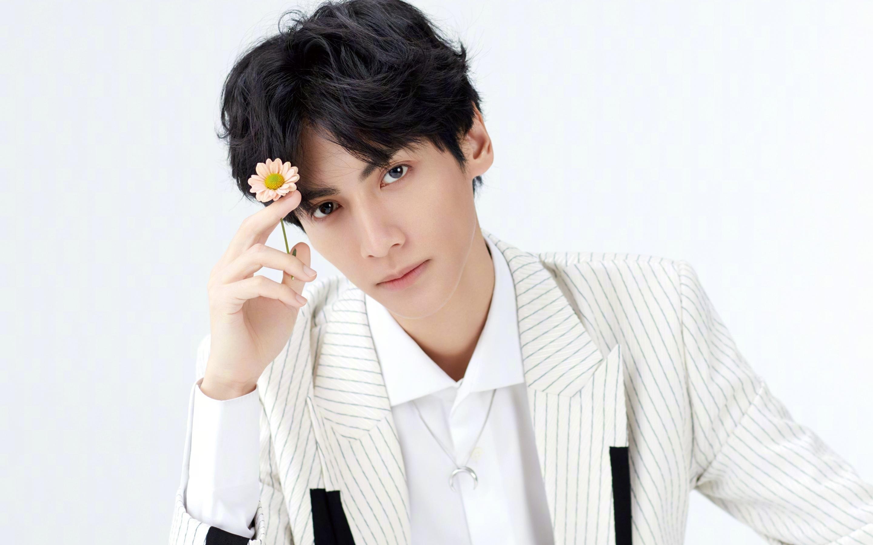 终点线前的铁闸,当德布劳内在F1年度争冠之夜完成终极防守