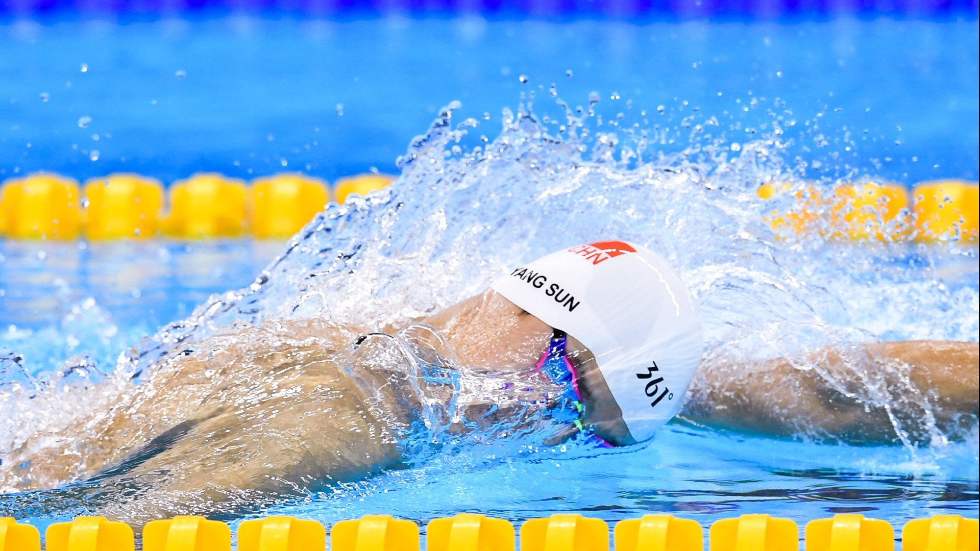 当世界不再相信唯一性，一场个人英雄主义的胜利巡礼